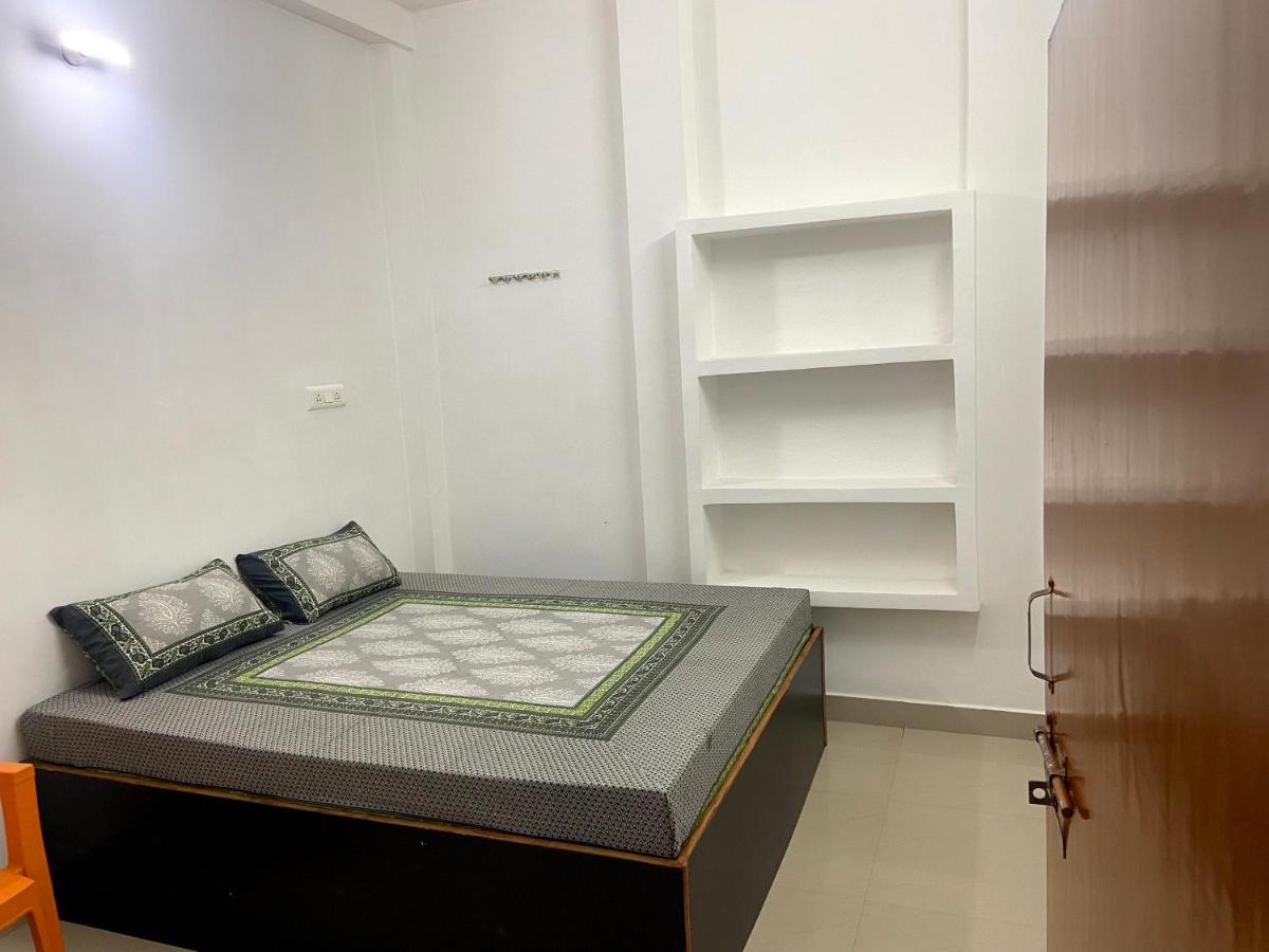 Garuda Guest House Varanasi Exterior photo