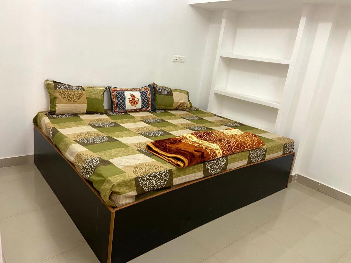 Garuda Guest House Varanasi Exterior photo